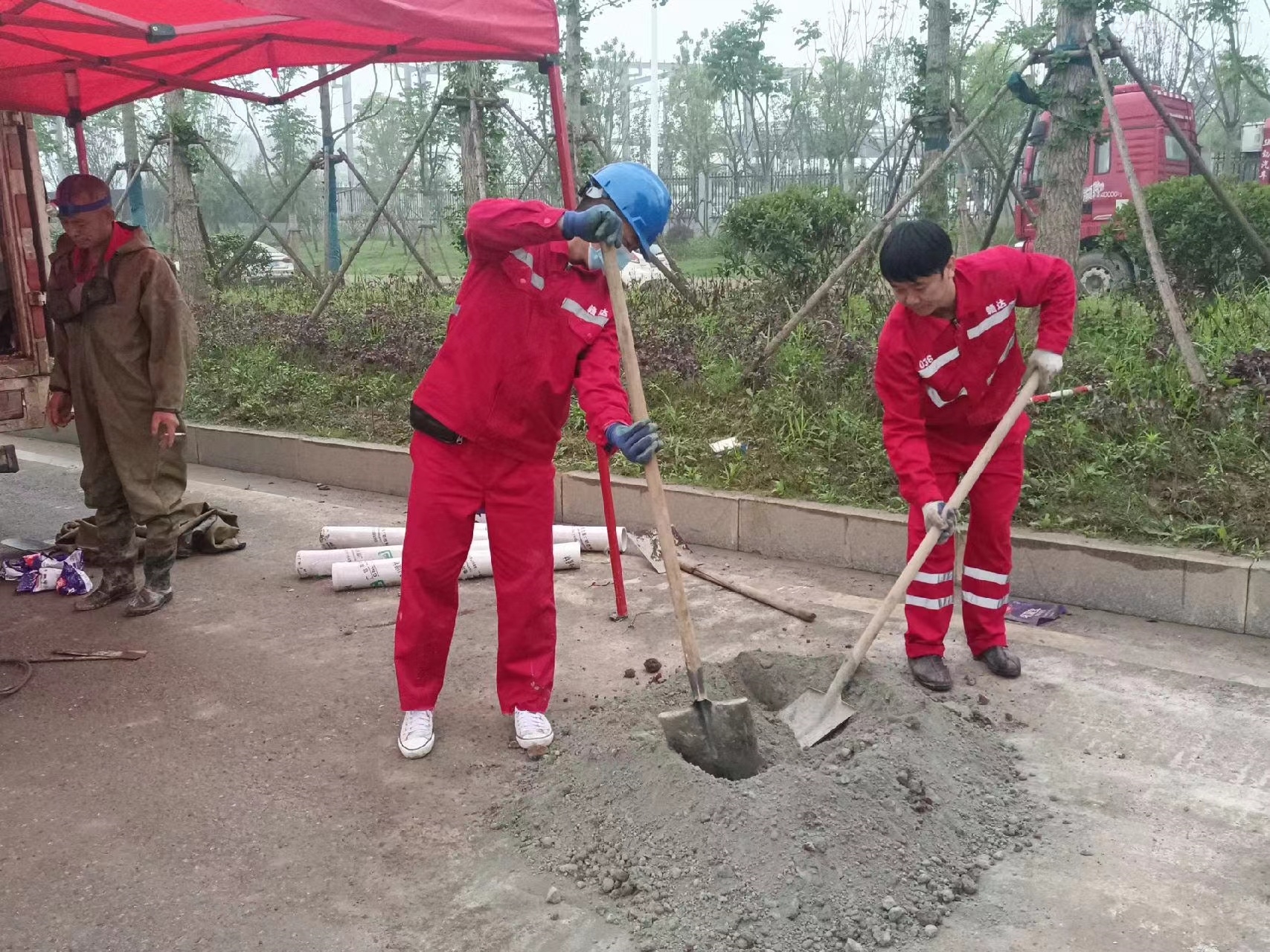 立山管道疏通哪家好】及时进行市政管道清淤
