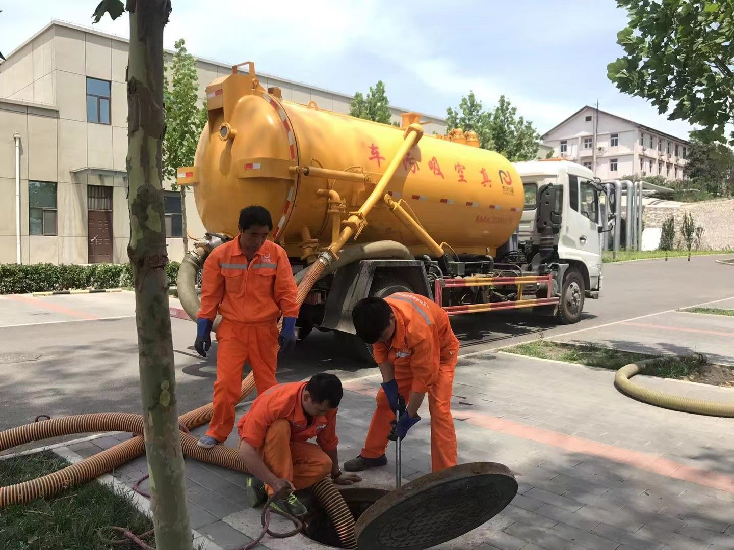 立山化粪池清理与5-8吨吸粪车施工效率分析